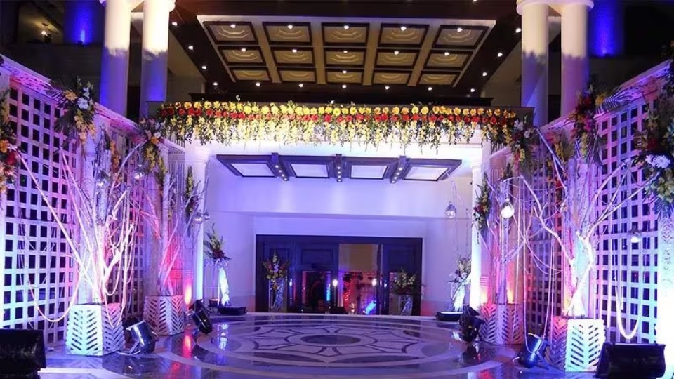 6. Hotel Vijay Intercontinental Kanpur - OUP