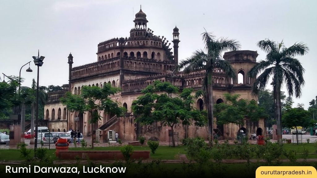 2. Rumi Darwaza - Best Historical Places for Couples in Lucknow