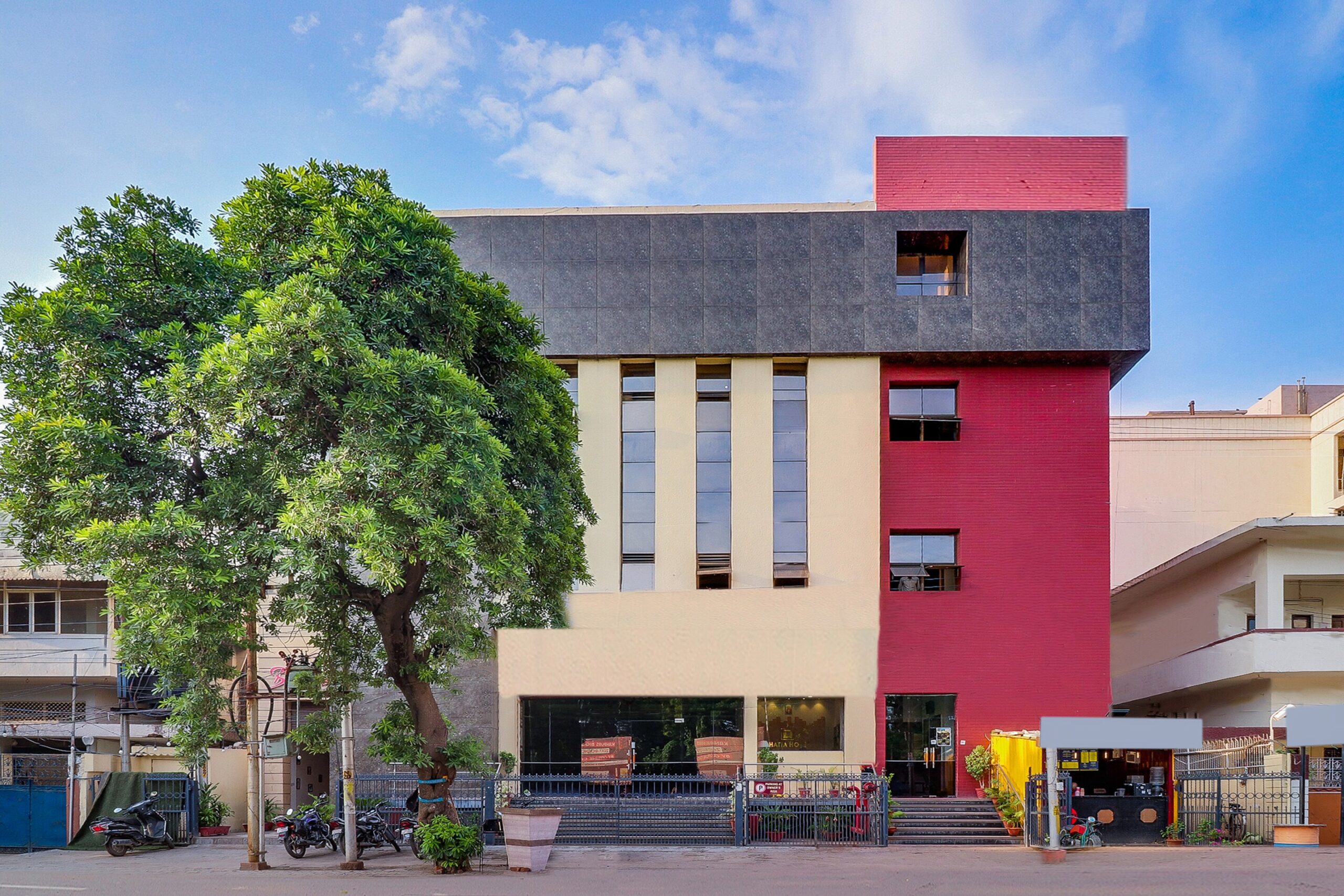 Capital OYO 61658 Bhatia Hotel Kanpur