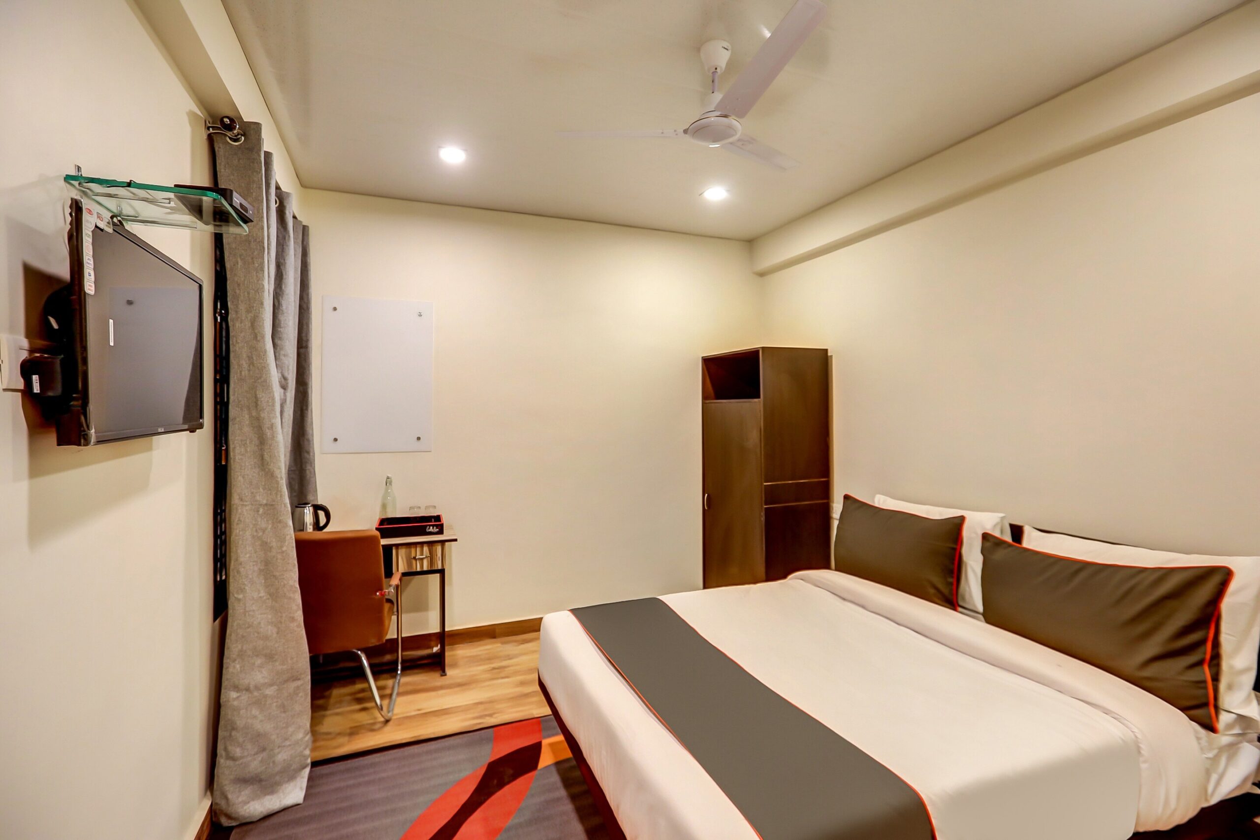 Collection OYO 45853 SR Inn Awas Vikas Kanpur