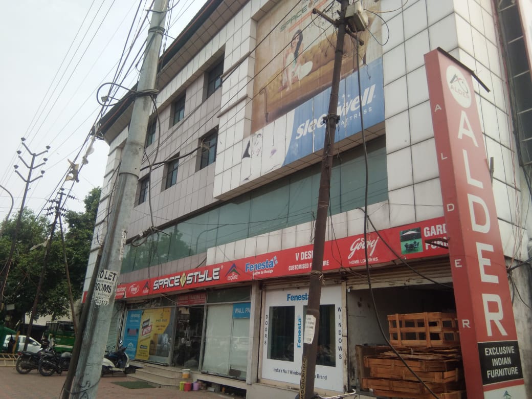 Esquire Space N Style Kanpur