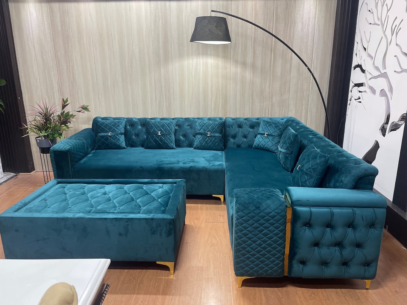 Esquire Space N Style Kanpur