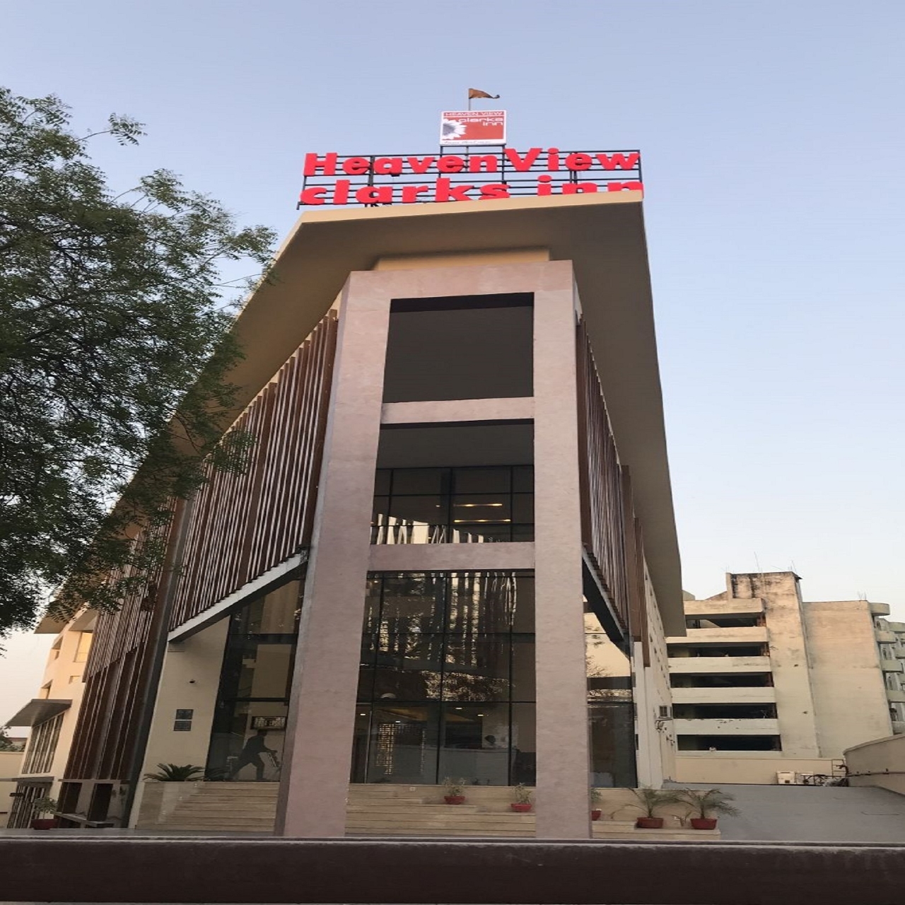 OYO Hotel Royal Castle Kanpur