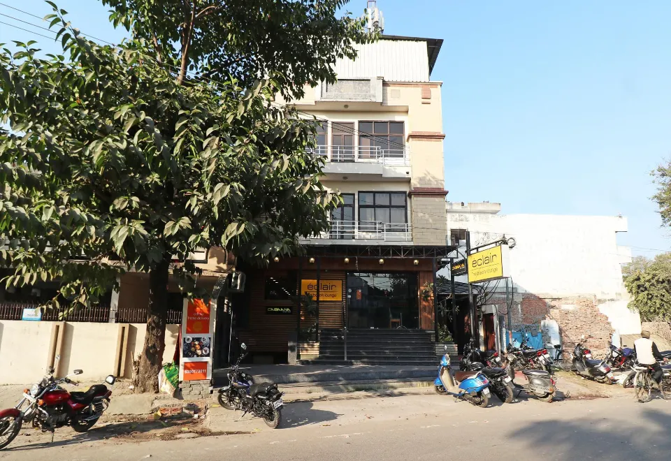 OYO 27977 Hotel Ashiyana Kanpur