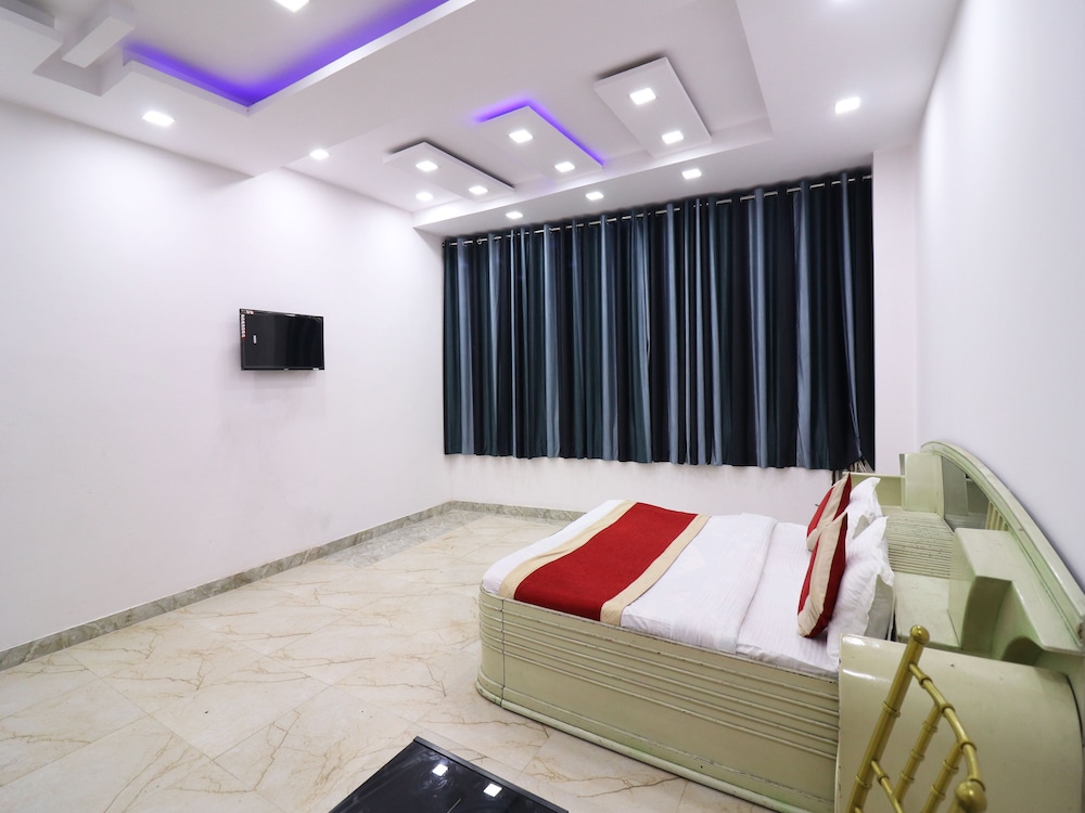 OYO 28058 Hotel Gold Galaxy Kanpur
