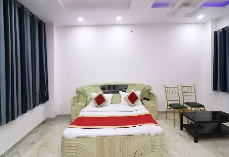 OYO 28058 Hotel Gold Galaxy Kanpur