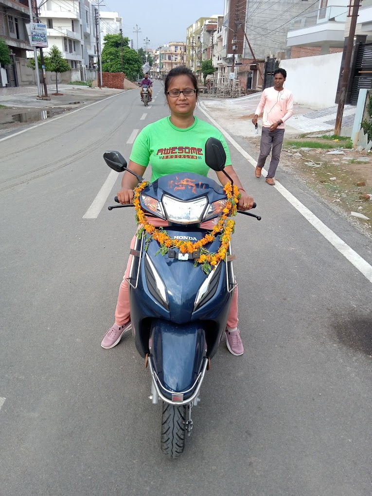 Shivani two wheeler training school Kanpur