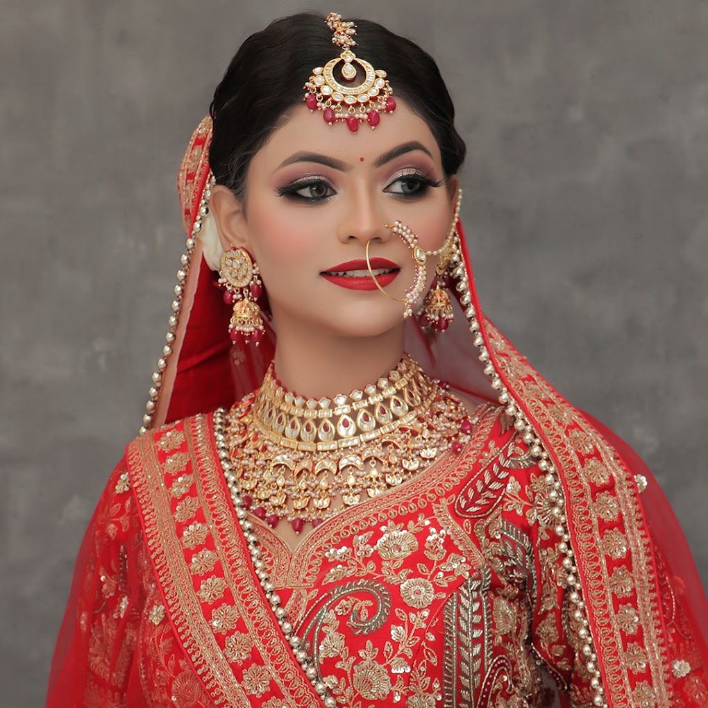 Bhaavya Kapur’s Makeup Studio and Academy Kanpur